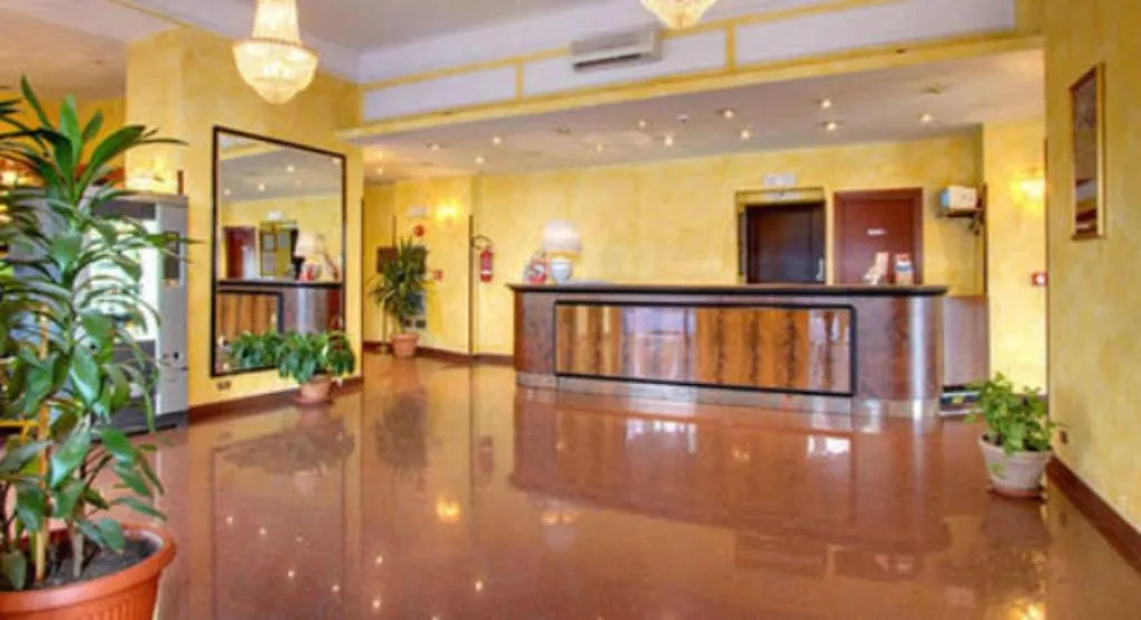 Lobby, California, Rome