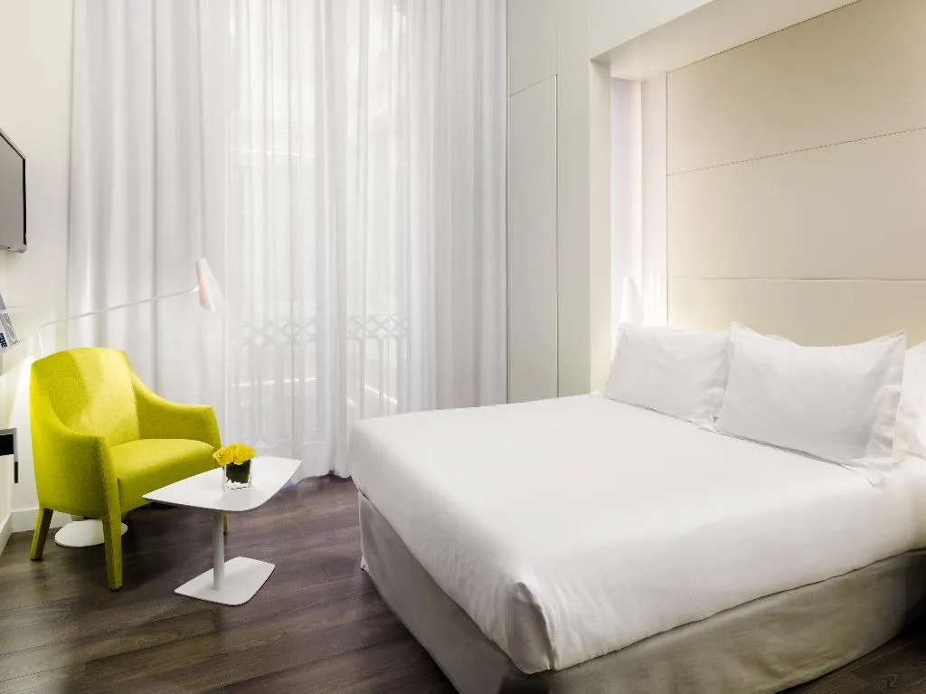 DOUBLE SINGLE USE WITH VIEWS Room, H10 Urquinaona Plaza, Barcelona