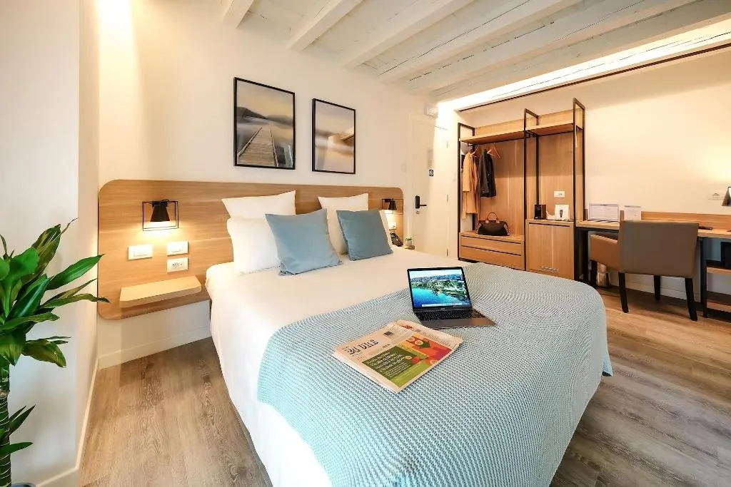 Room, Bergamo Inn 15, Milan