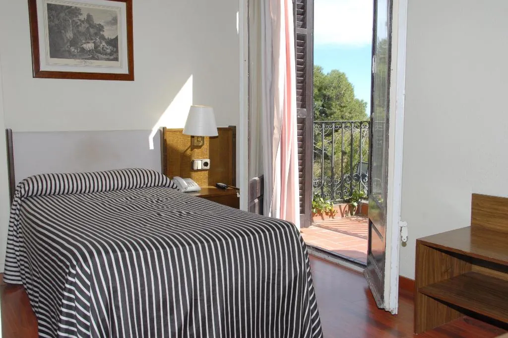 SINGLE STANDARD Room, El Castell Hotel, Barcelona