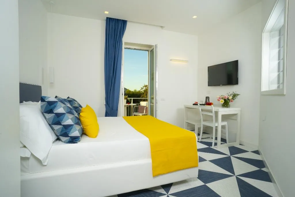 DOUBLE DELUXE WITH BALCONY Room, Villa Cettina Boutique Hotel, Naples