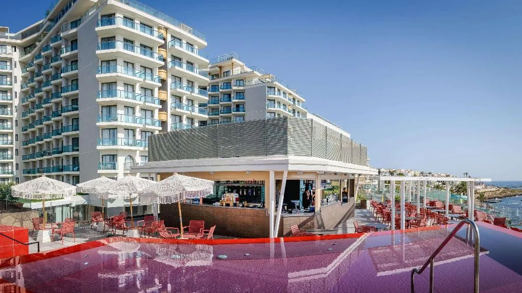 Pool, Ax Odycy, Malta