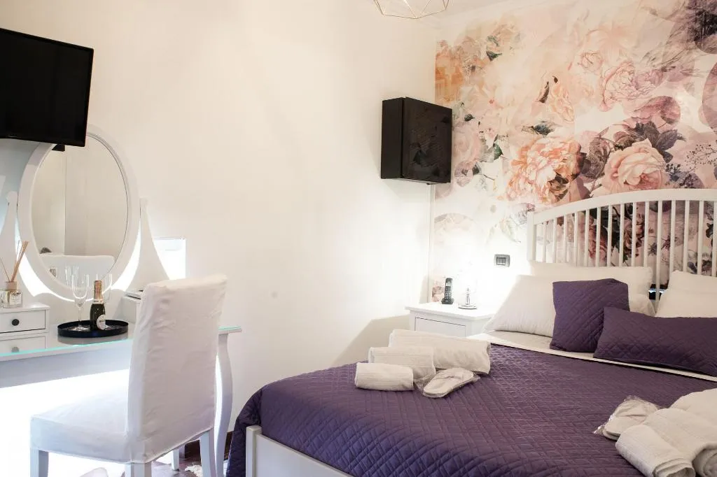 Room, Bed Boutique Napoli Colors, Naples