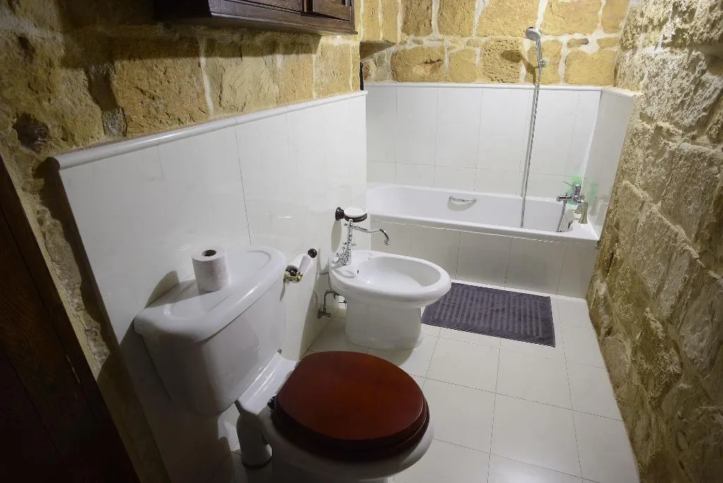 Room, The Burrow Guest House, Malta