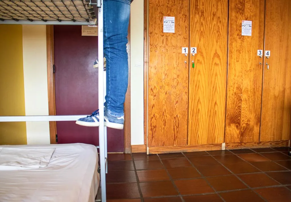 QUADRUPLE WITH SHARED BATHROOM Room, Hi Almada - Pousada de Juventude, Lisbon