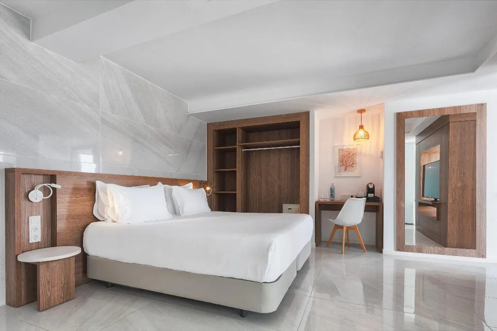 SUITE WITH JACUZZI Room, Eurostars Puerto de Ibiza, Ibiza