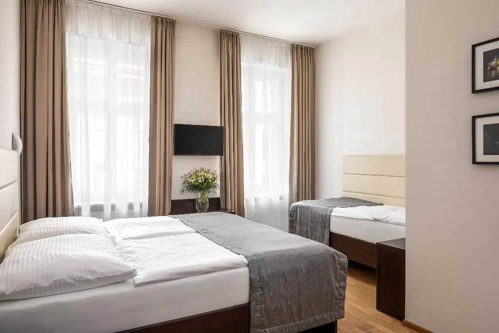 TRIPLE STANDARD Room, Hotel Unique, Prague