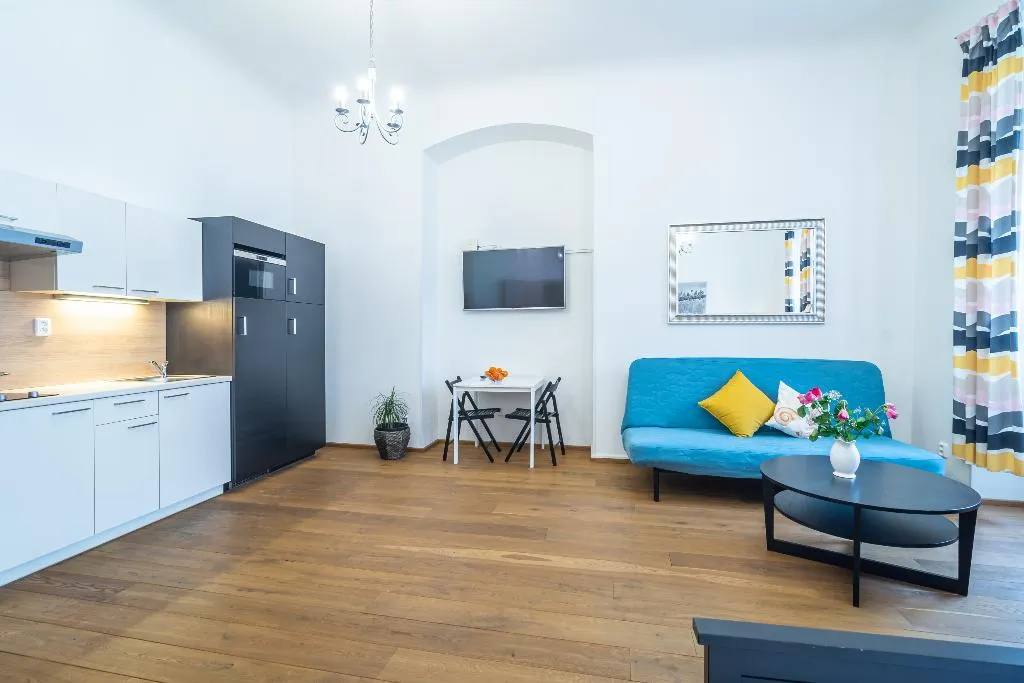 STUDIO CITY VIEW QUEEN BED Room, Royal Road Residence, Prague
