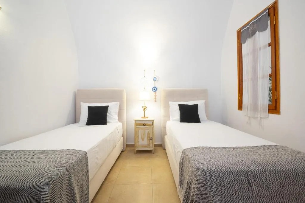 Room, Estate 1896, Santorini