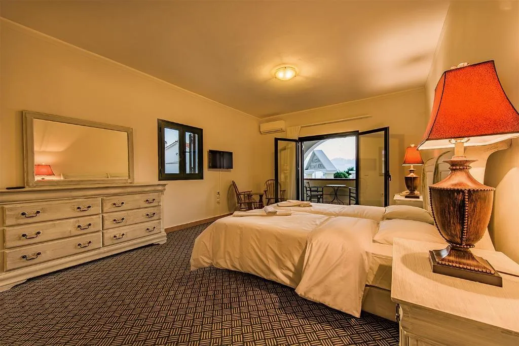STUDIO CAPACITY 3 Room, Messina Resort Hotel, Athens