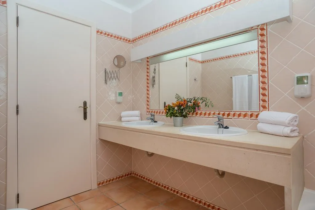VILLA FOUR BEDROOMS Room, Colina da Lapa, Algarve