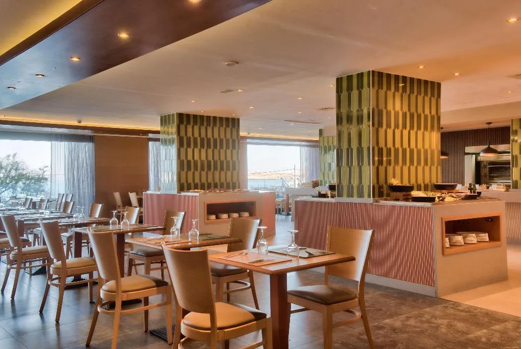Restaurant, The Preluna Hotel, Malta