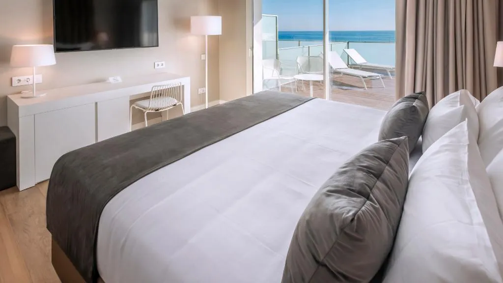 Double or Twin EXECUTIVE SEA VIEW Room, Playafels, Barcelona