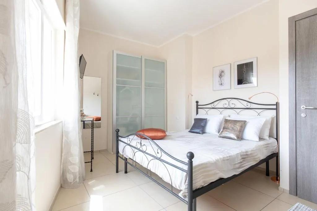 Room, B&B Toma la Luna, Naples
