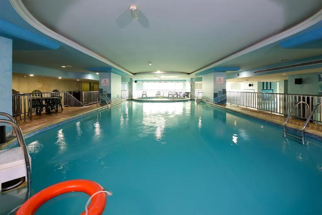 Pool, Al Bustan Tower Hotel Suites, Dubai