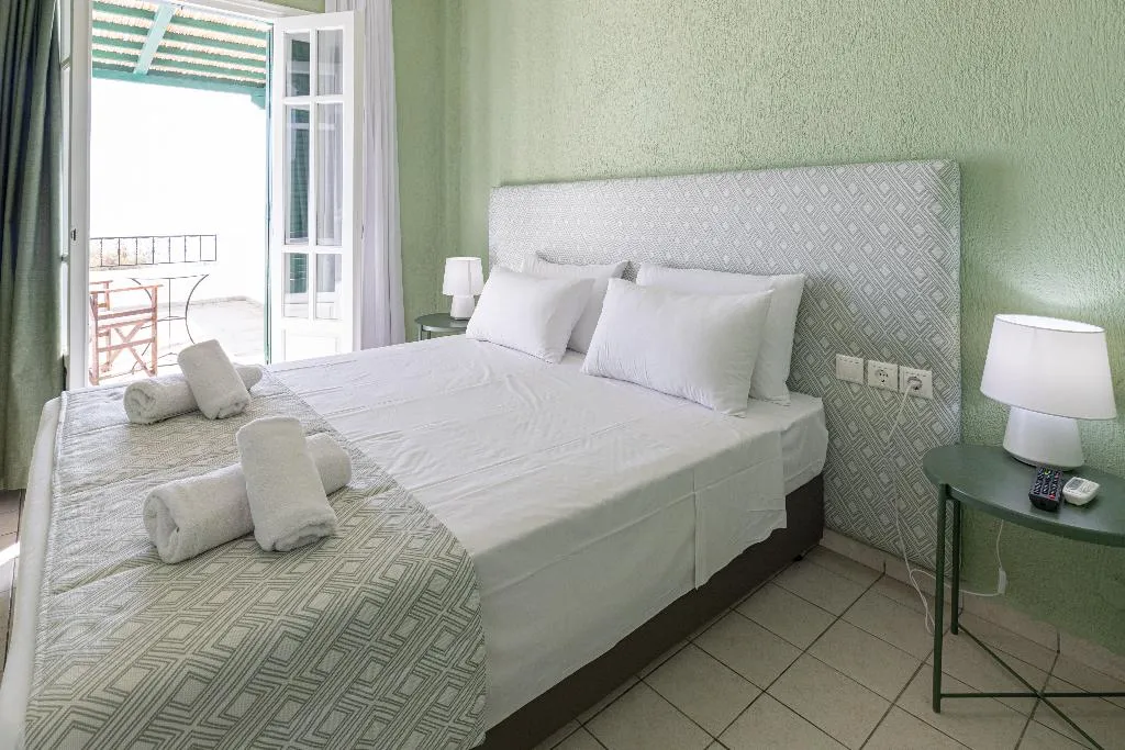 SUITE SEA VIEW CAPACITY 3 Room, Triton Authentic Cretan Hotel, Crete