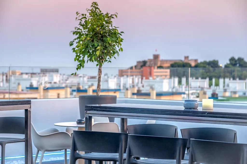 Terrace, Aparthotel Veramar, Costa Del Sol