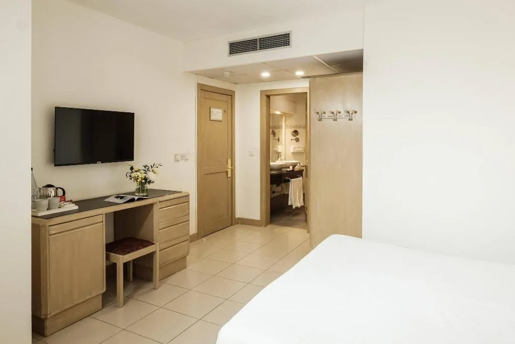 FAMILY ROOM TWO DOUBLE BEDS Room, Diplomat, Malta