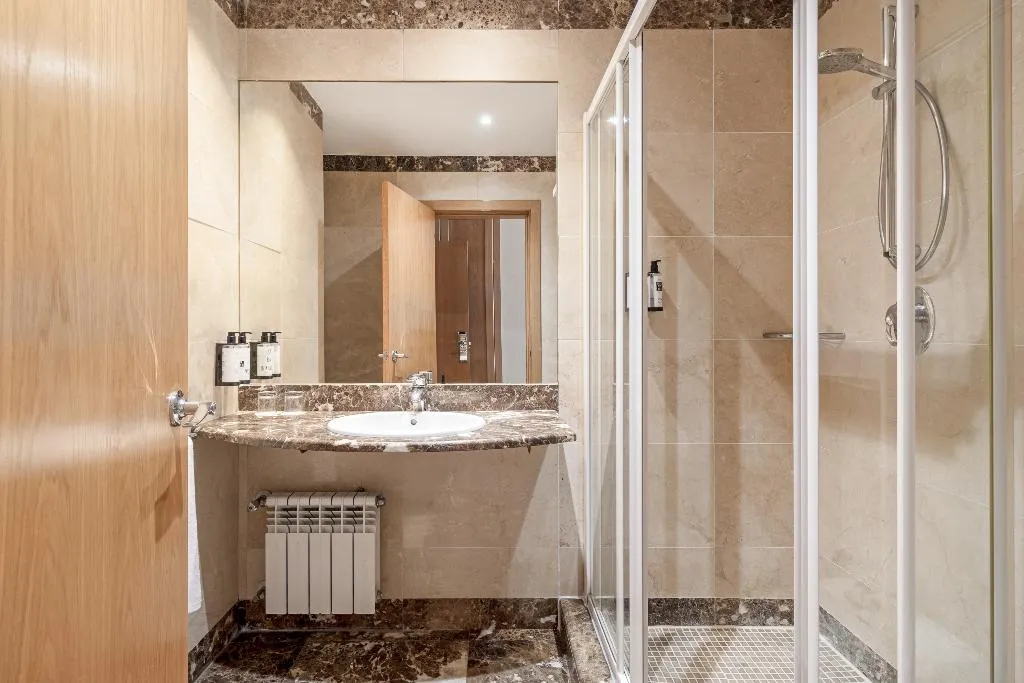 TRIPLE STANDARD Room, Crisol Leganés, Madrid