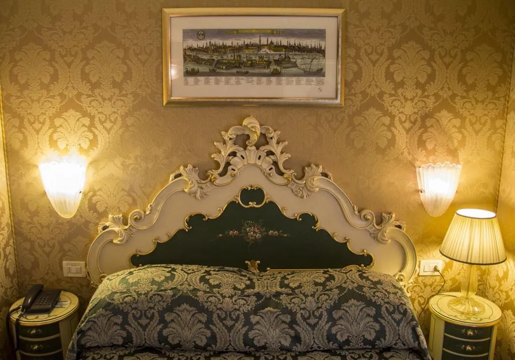 SINGLE CANAL VIEW Room, Becher, Venice