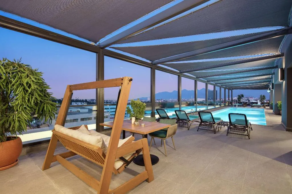 Pool, Doubletree Hilton Antalya City Centre, Antalya