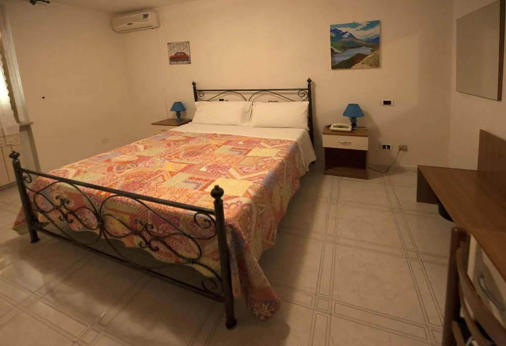 Room, Athena, Perugia