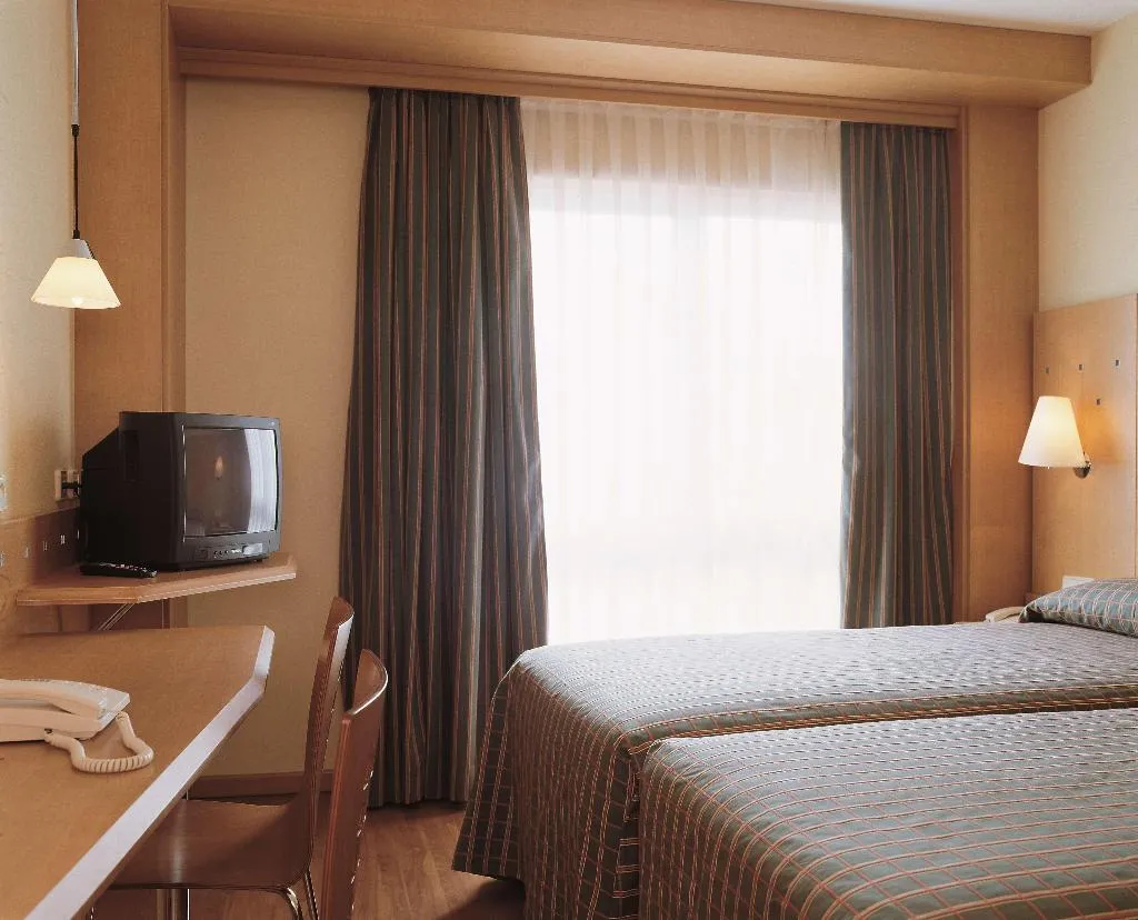 DOUBLE STANDARD Room, Crisol Leganés, Madrid
