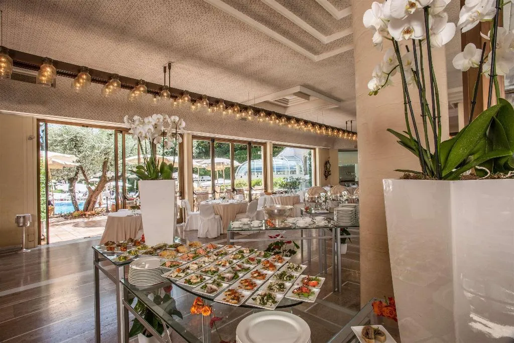 Restaurant, Rome Cavalieri, A Waldorf Astoria Hotel, Rome