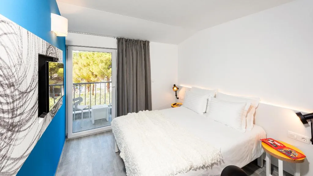 DOUBLE PARK VIEW WITH BALCONY Room, Pharos, hvar bayhill hotel, Split