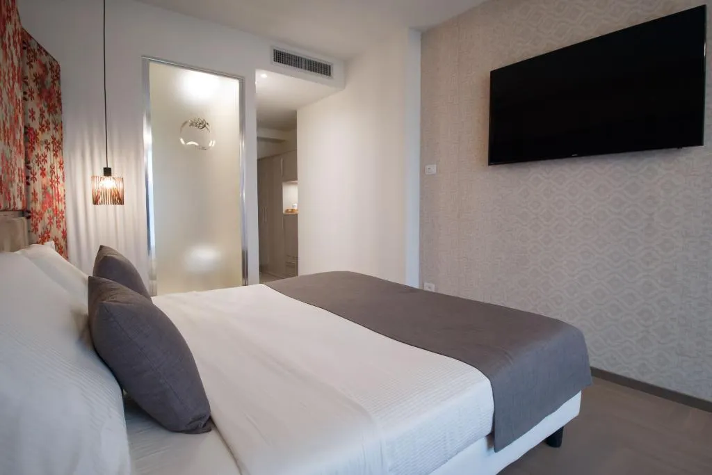 DOUBLE SUPERIOR LAKE VIEW Room, Olivi Hotel & Natural Spa, Milan