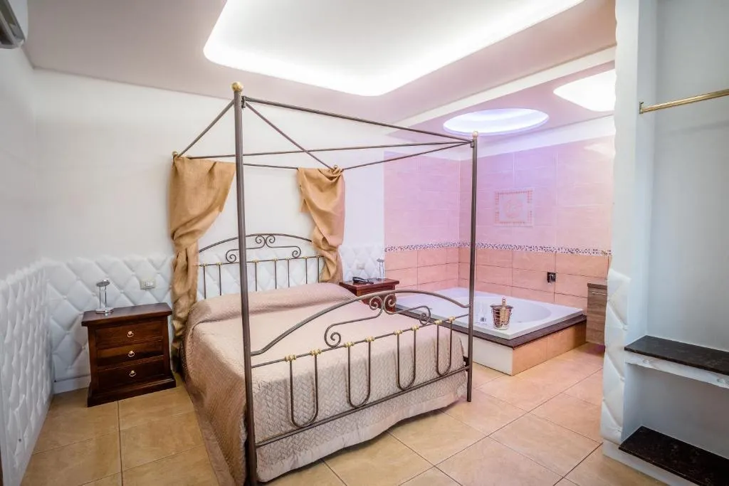 JUNIOR SUITE STANDARD Room, La Fenice, Naples