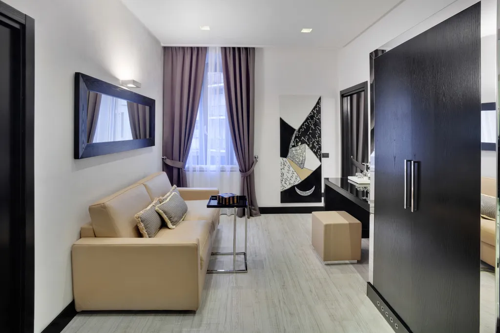 Room, Lhp Napoleon, Milan