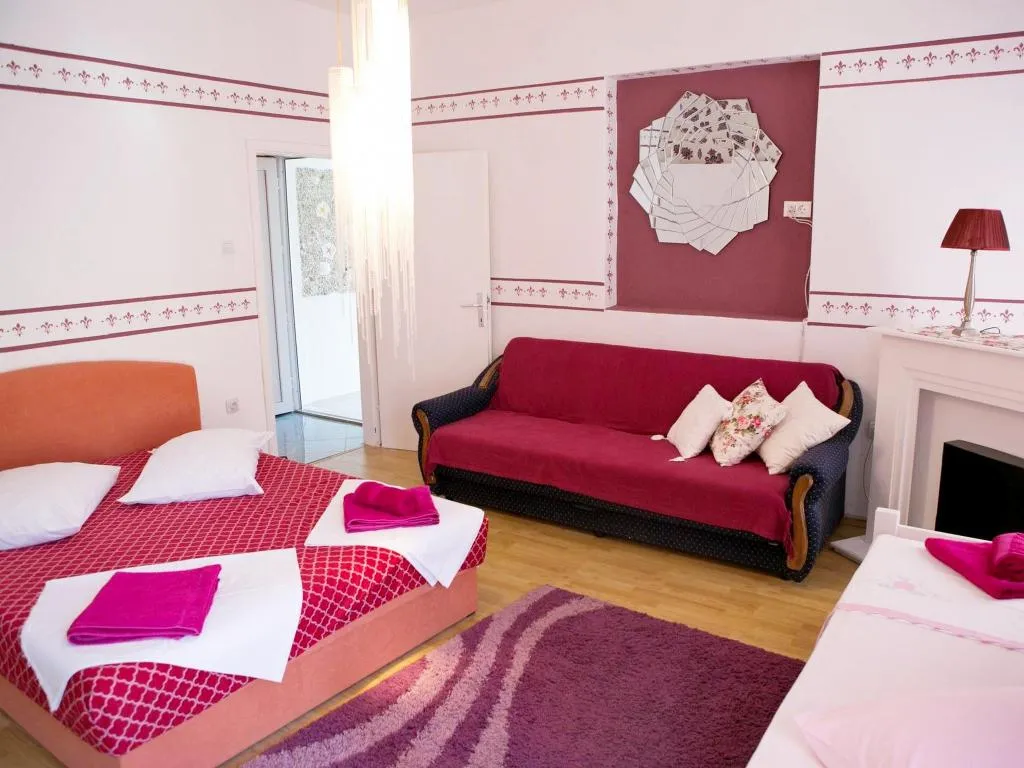 APARTMENT CAPACITY 4 Room, Apartments Bozenka, Split