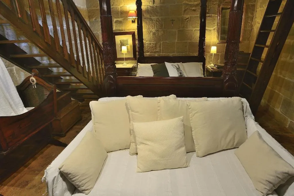 Room, The Burrow Guest House, Malta
