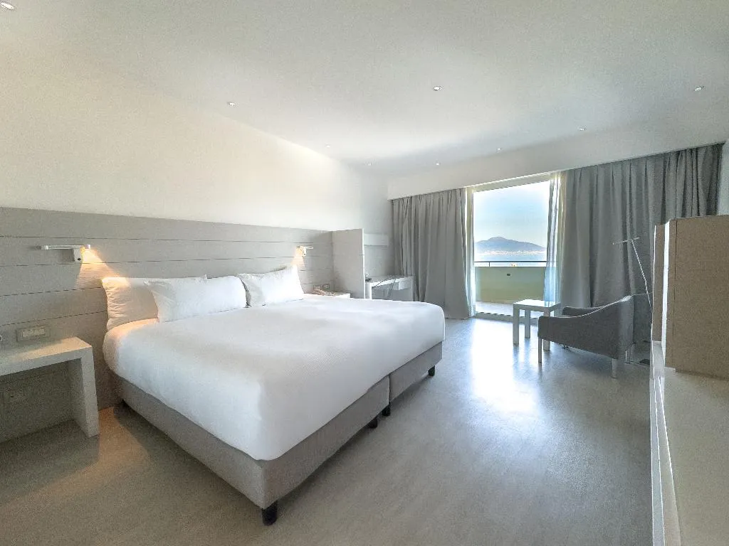 DOUBLE EXECUTIVE SEA VIEW Room, Hilton Sorrento Palace, Naples