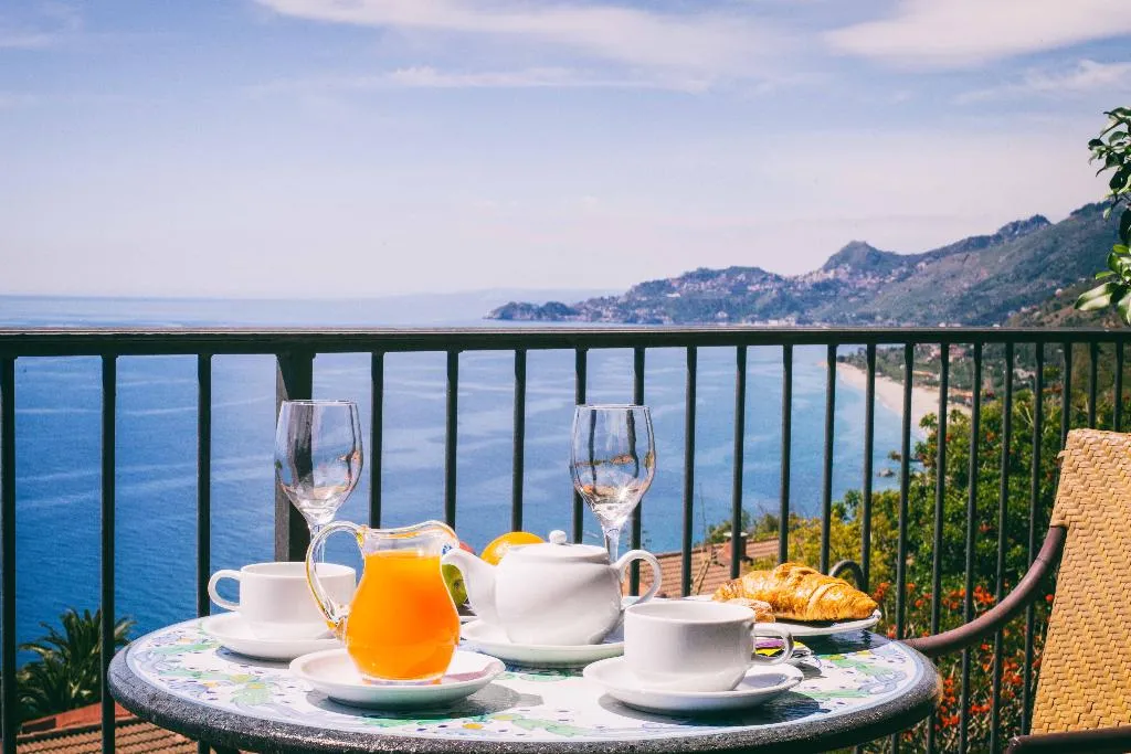 Double or Twin DELUXE SEA VIEW Room, Hotel Capo dei Greci, Catania