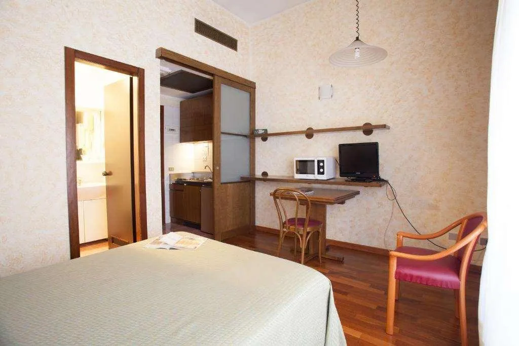 Room, Residence Desenzano, Milan
