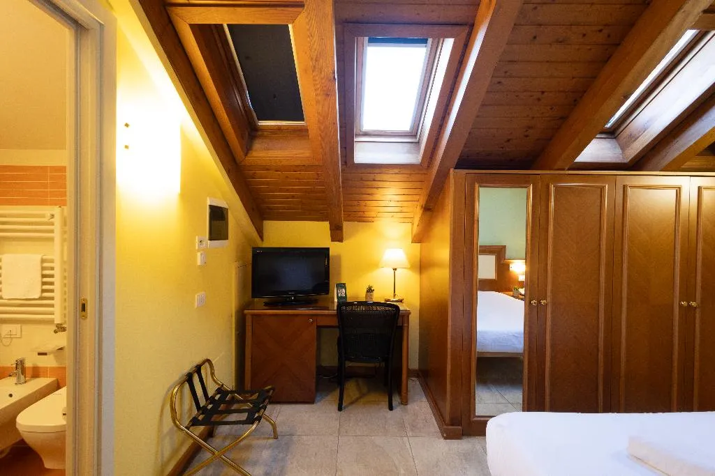 DOUBLE QUEEN SIZE BED Room, LVG Hotel Collection - Belvedere San Gottardo, Milan