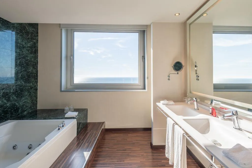 SUITE CAPACITY 2 Room, Leonardo Royal Hotel Barcelona Forum, Barcelona