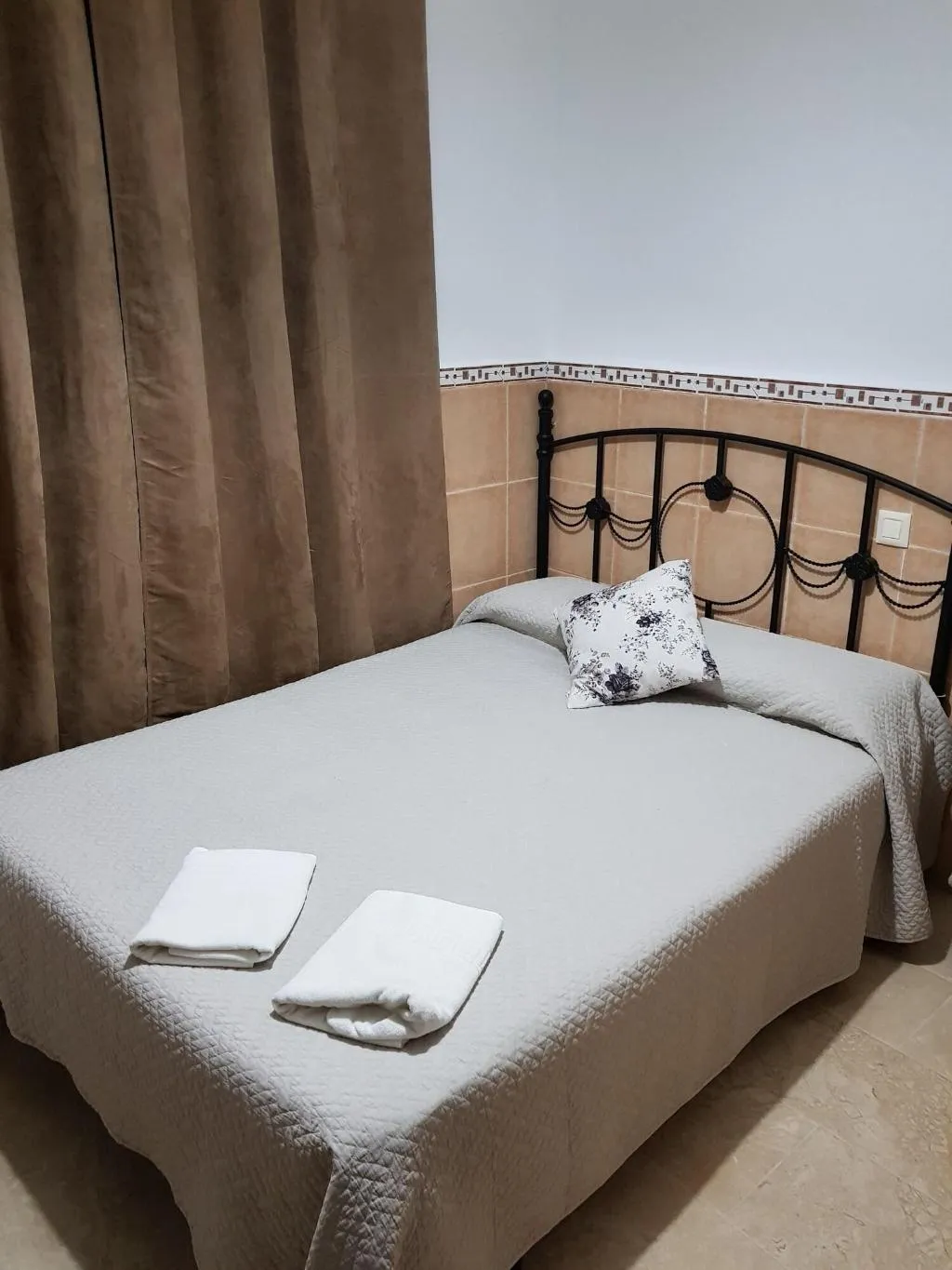Room, Pensión Javier, Seville