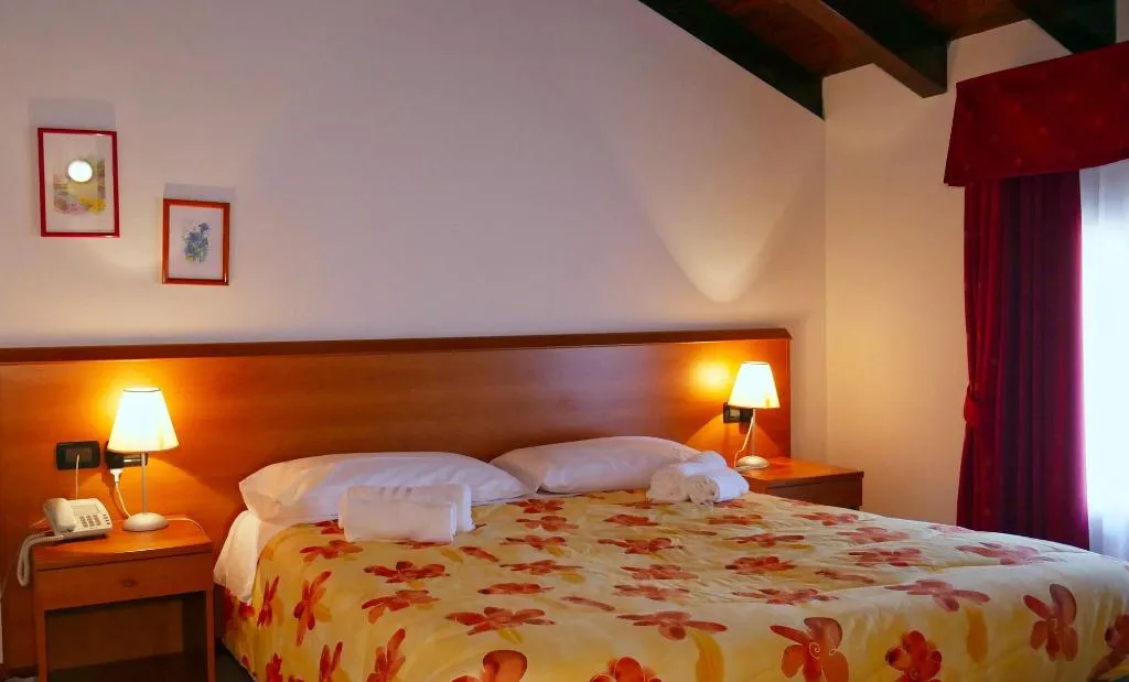 Room, Hotel Vajont, Venice