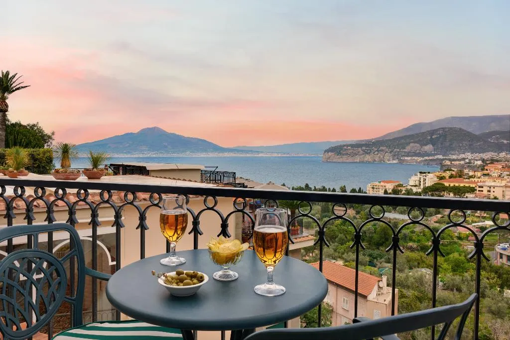DOUBLE PREMIER SEA VIEW Room, Grand Hotel Capodimonte, Naples
