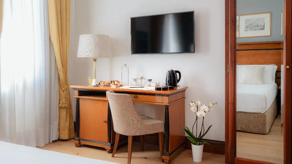 Double or Twin CLASSIC Room, All'Angelo Art Hotel, Venice