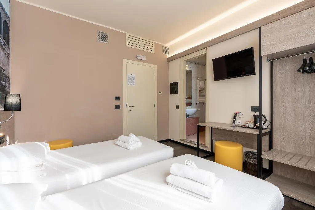 Room KING SIZE BED Room, Jet Hotel, Sure Hotel Collection by Best Western, Milan