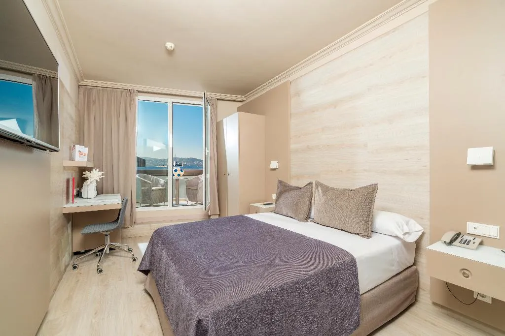 Double or Twin DELUXE WITH TERRACE Room, Salles Hotel Pere IV, Barcelona