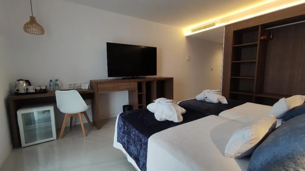 JUNIOR SUITE STANDARD Room, Eurostars Puerto de Ibiza, Ibiza