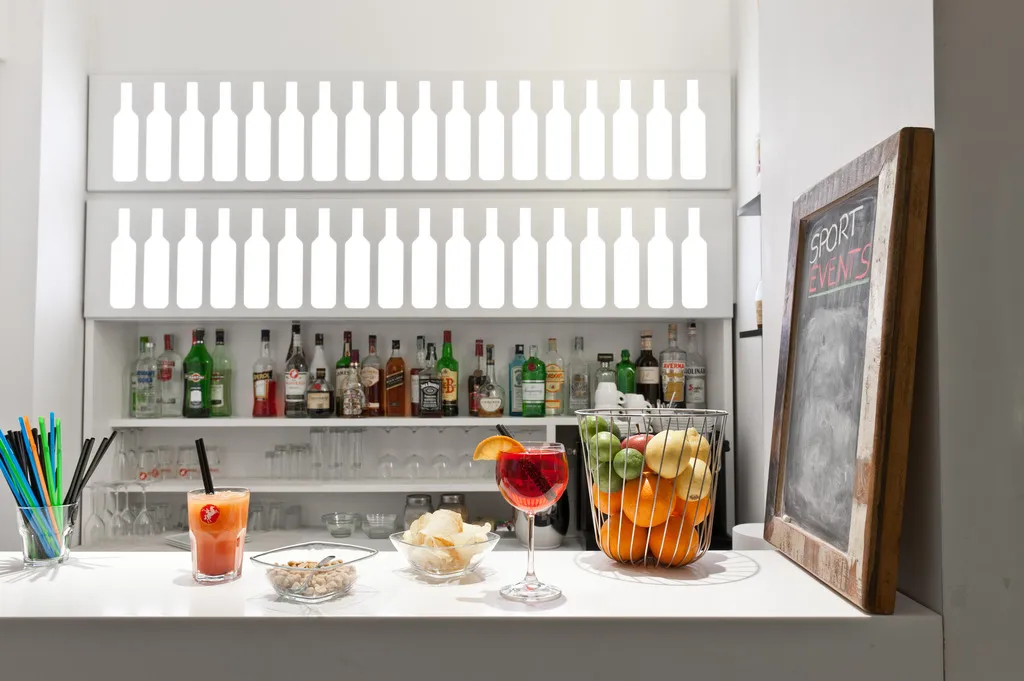 Bar, White, Rome