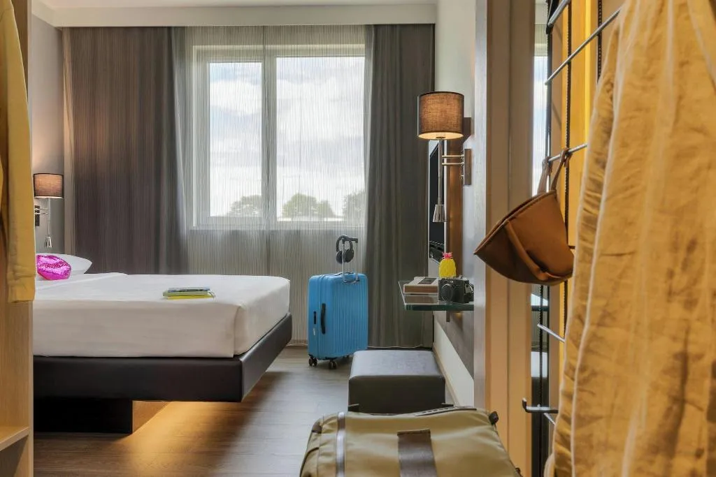 DOUBLE QUEEN SIZE BED Room, Moxy Milan Airport, Milan