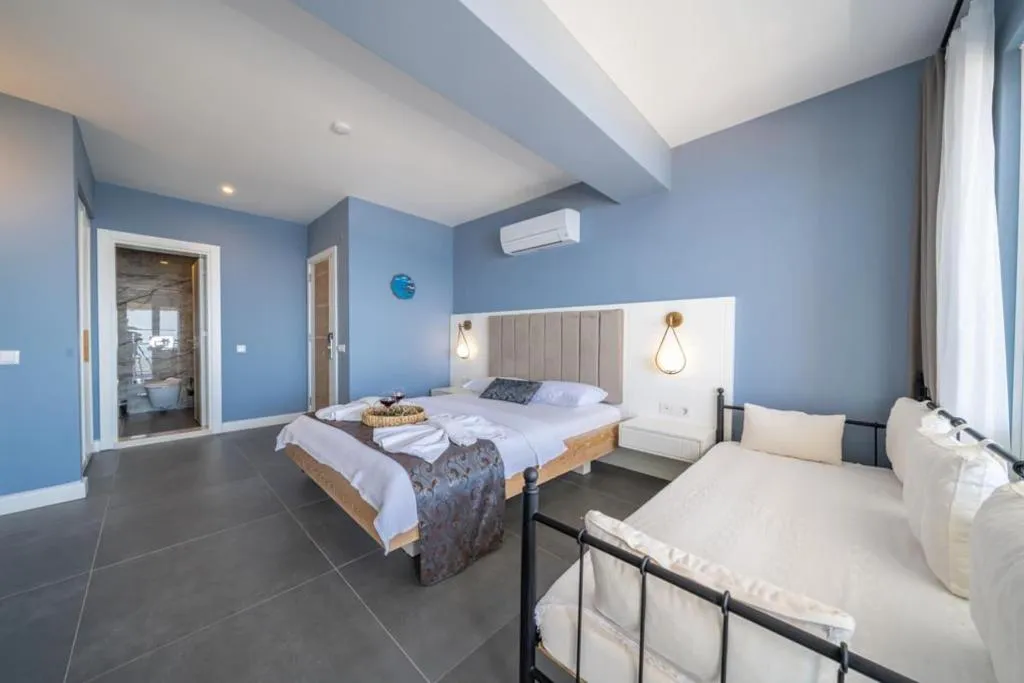 Room, Un Amor Hotel, Dalaman