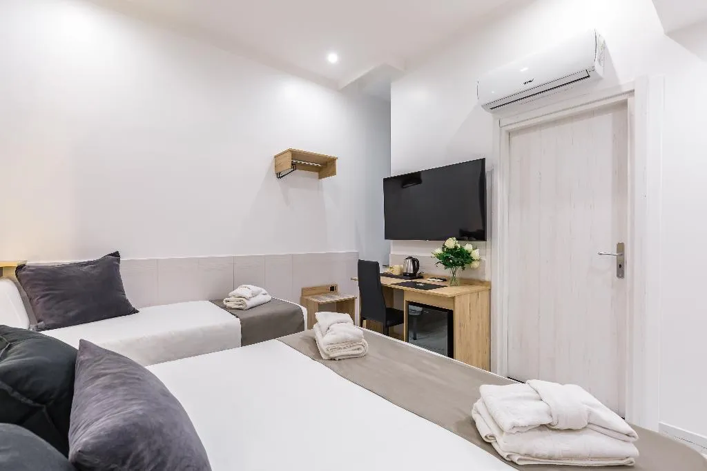 TRIPLE TWO BEDS Room, Sant'Angelo Suites, Naples